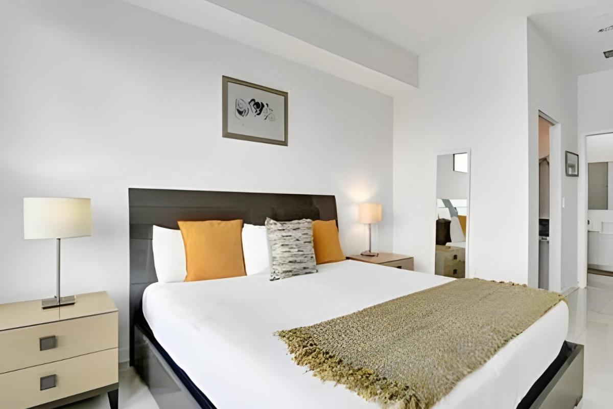 Suitetrails - Top Floor Luxury Penthouse with Private Rooftop