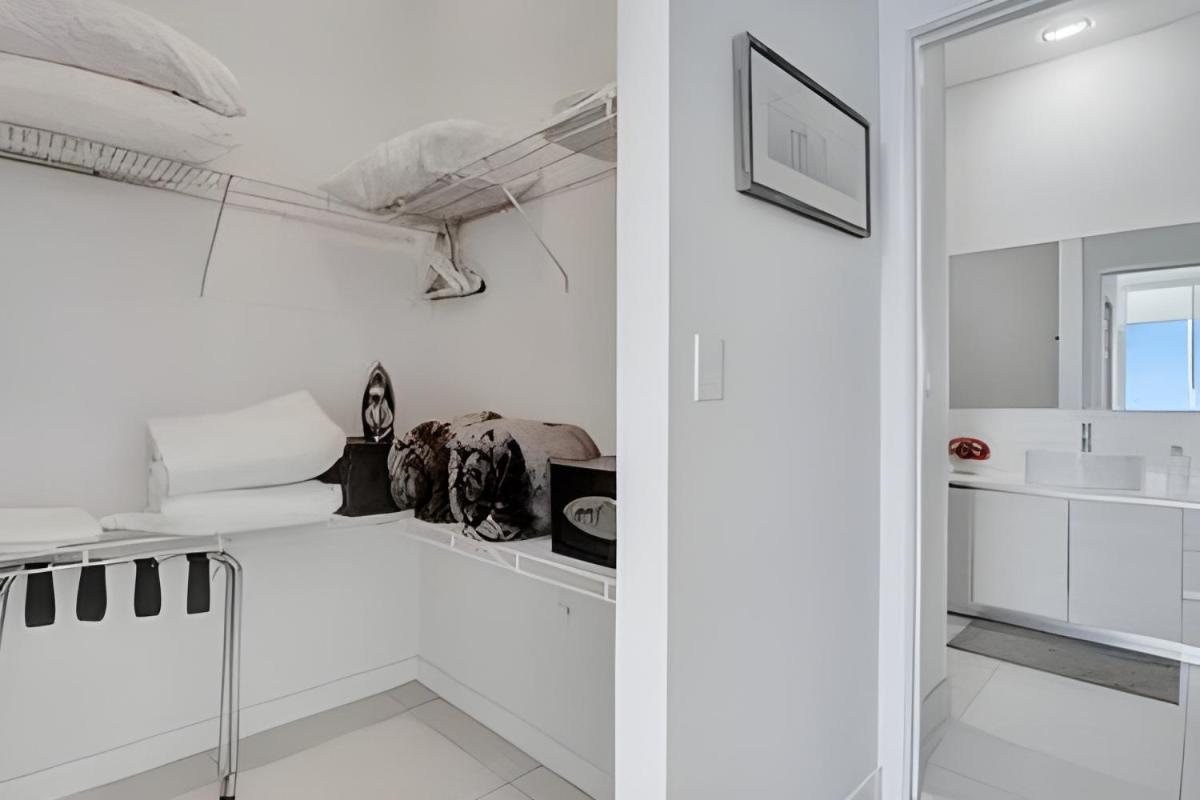 Suitetrails - Top Floor Luxury Penthouse with Private Rooftop