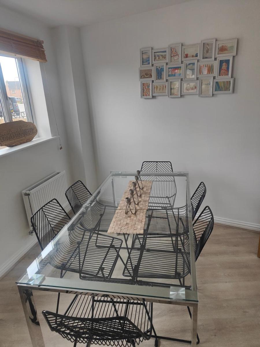 Beach Break Aberavon Holiday Home by the Sea - Housity