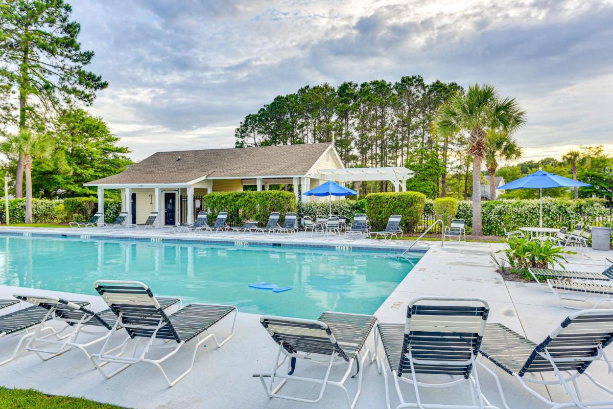 Charming Bluffton Home with Yard about 3 Mi to Beaches! - Housity