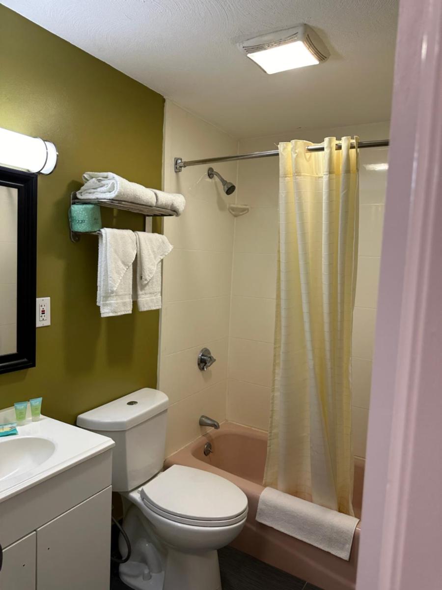 Wickford Motor Inn - Housity
