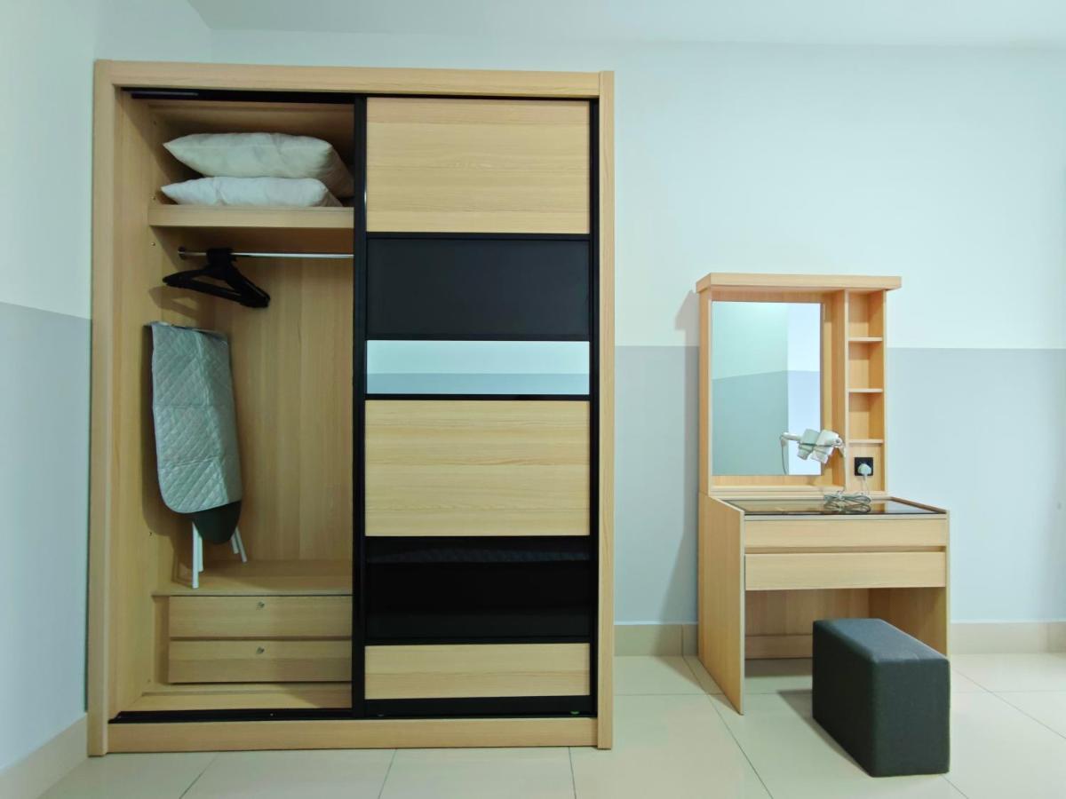 Suitetrails - Razak City 2 or 3 bedroom KLCC View Sungai Besi, Kuala Lumpur