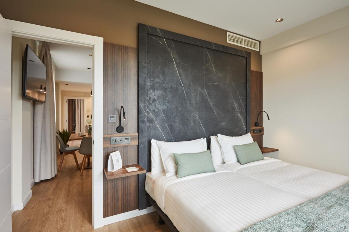 Cama o camas de una habitación en Apartamentos Silken Fontibre Iberia & Spa