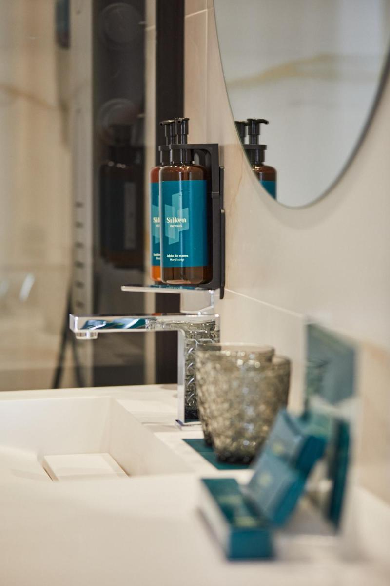 Un baño de Apartamentos Silken Fontibre Iberia & Spa