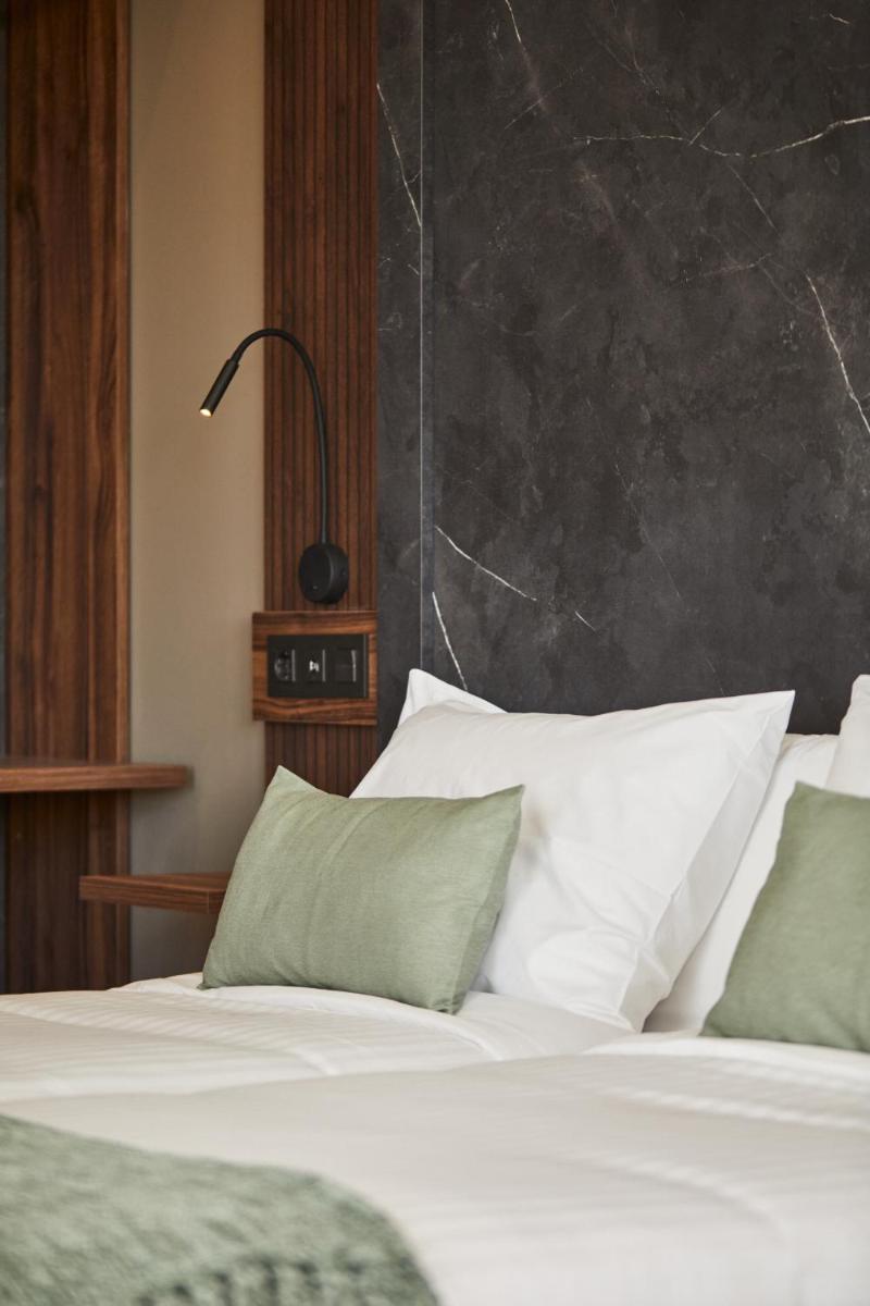 Cama o camas de una habitación en Apartamentos Silken Fontibre Iberia & Spa