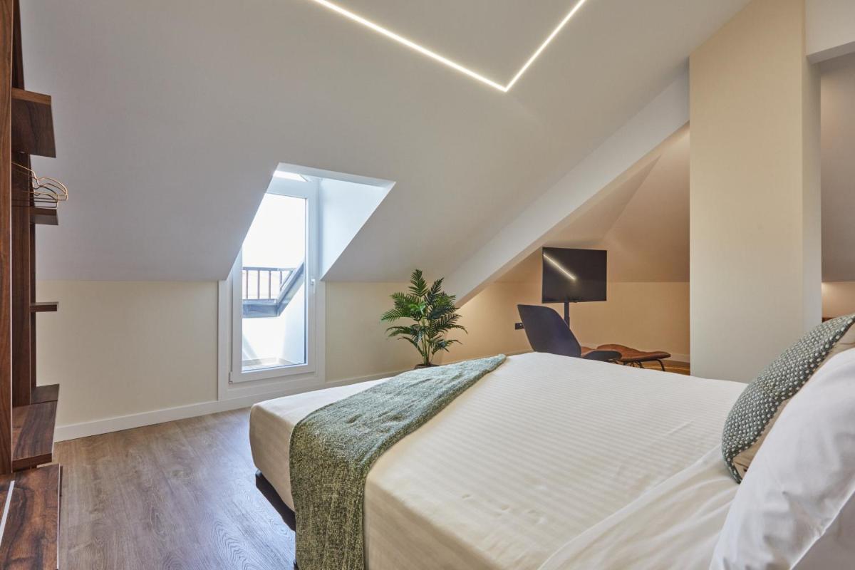 Cama o camas de una habitación en Apartamentos Silken Fontibre Iberia & Spa