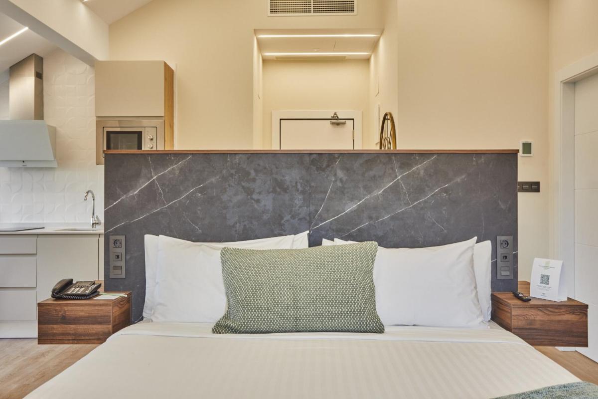Cama o camas de una habitación en Apartamentos Silken Fontibre Iberia & Spa