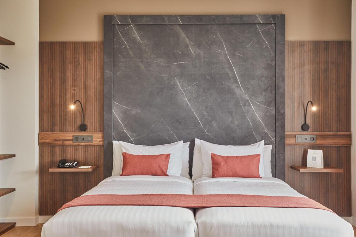 Cama o camas de una habitación en Apartamentos Silken Fontibre Iberia & Spa