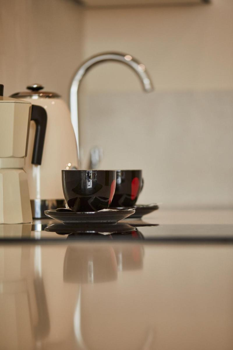 Utensilios para hacer té y café en Apartamentos Silken Fontibre Iberia & Spa