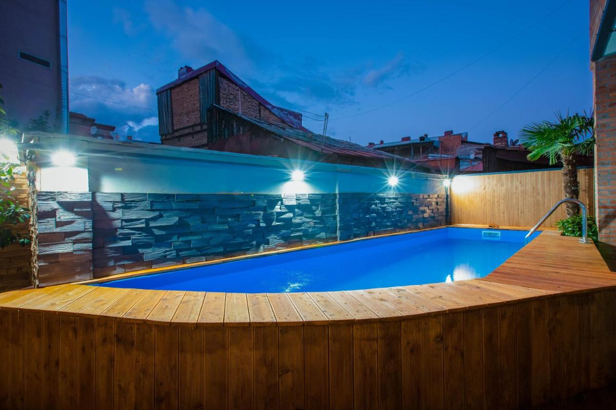 Pool hotel Tbilisi - Housity