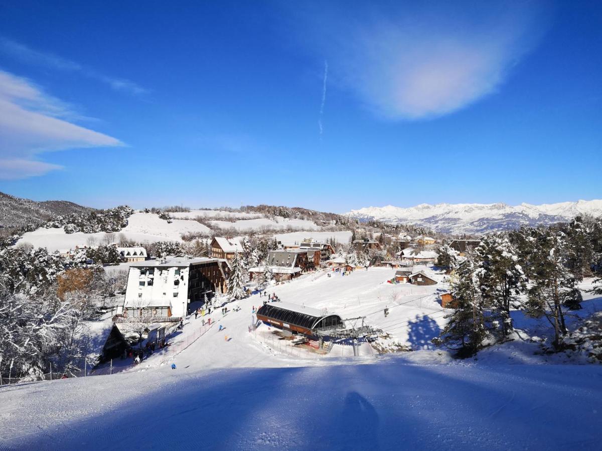 L'établissement Hôtel Espace Montclar en hiver
