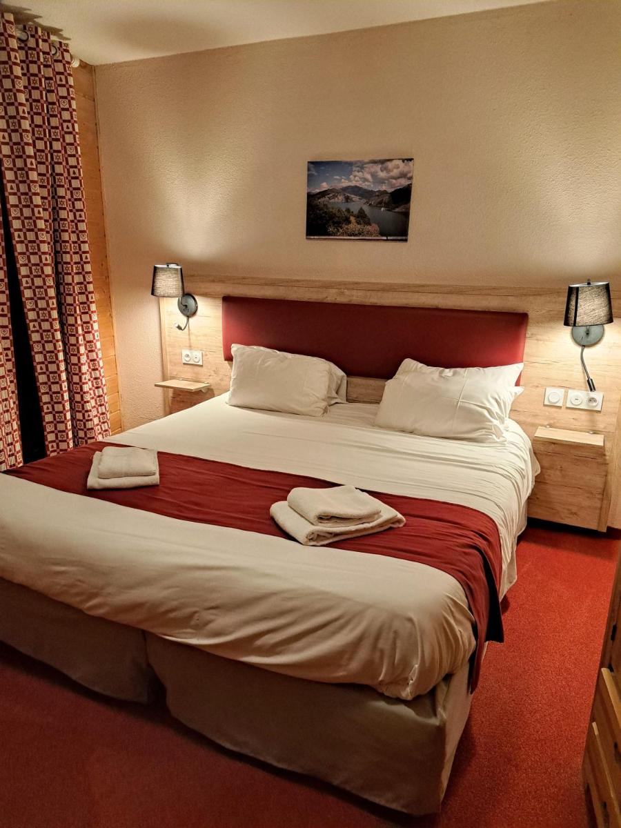 Un ou plusieurs lits dans un hébergement de l'établissement Hôtel Espace Montclar