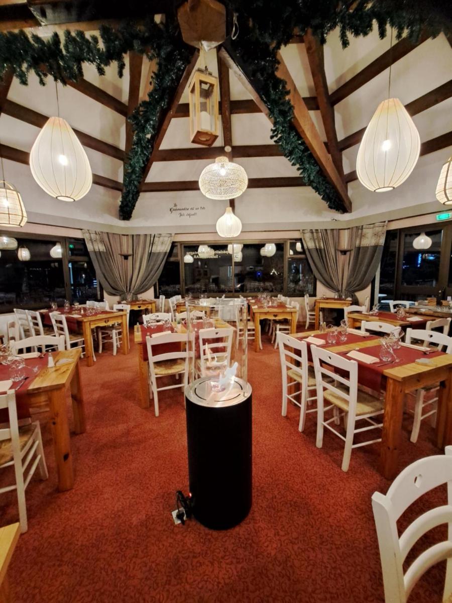 Restaurant ou autre lieu de restauration dans l'établissement Hôtel Espace Montclar