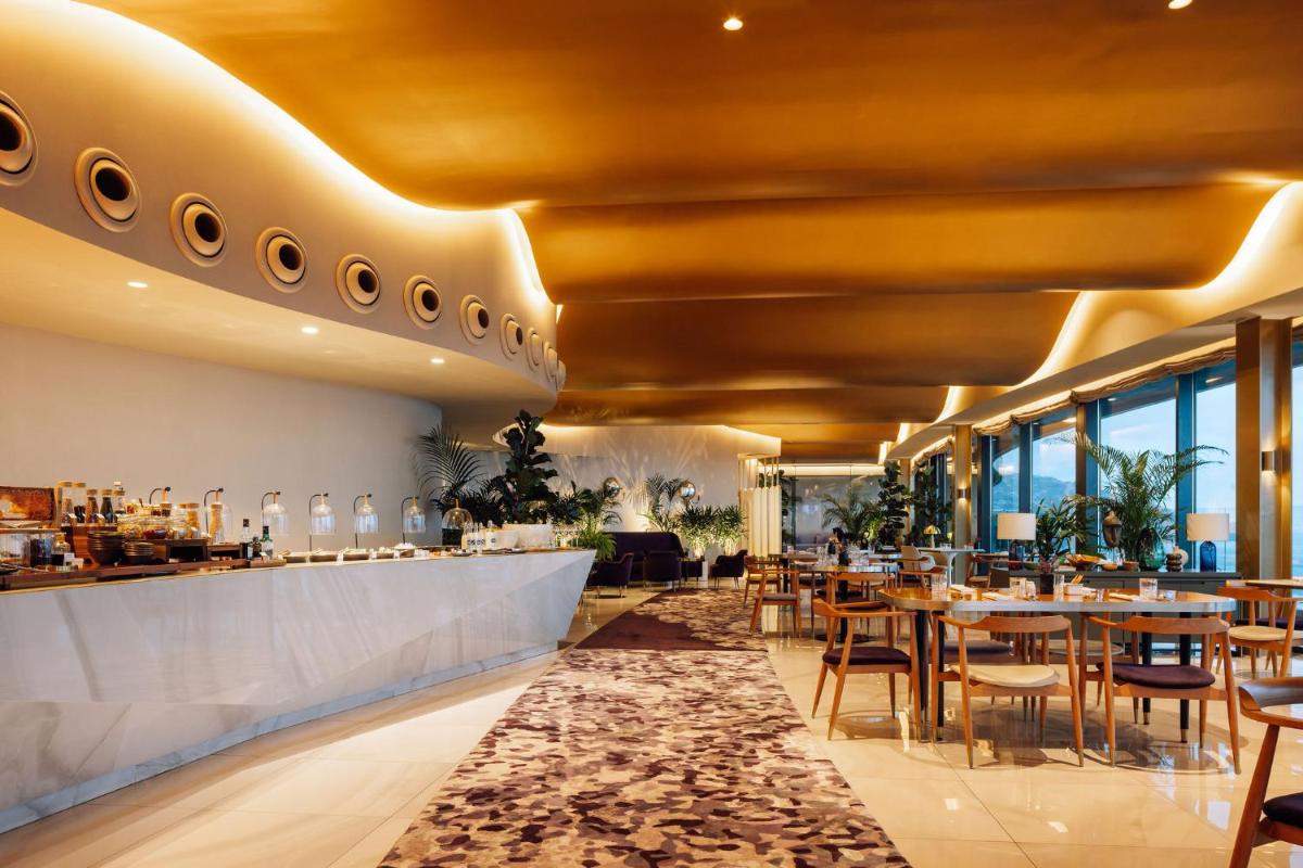 Um restaurante ou outro lugar para comer em The Reserve - within Savoy Palace - The Leading Hotels of the World