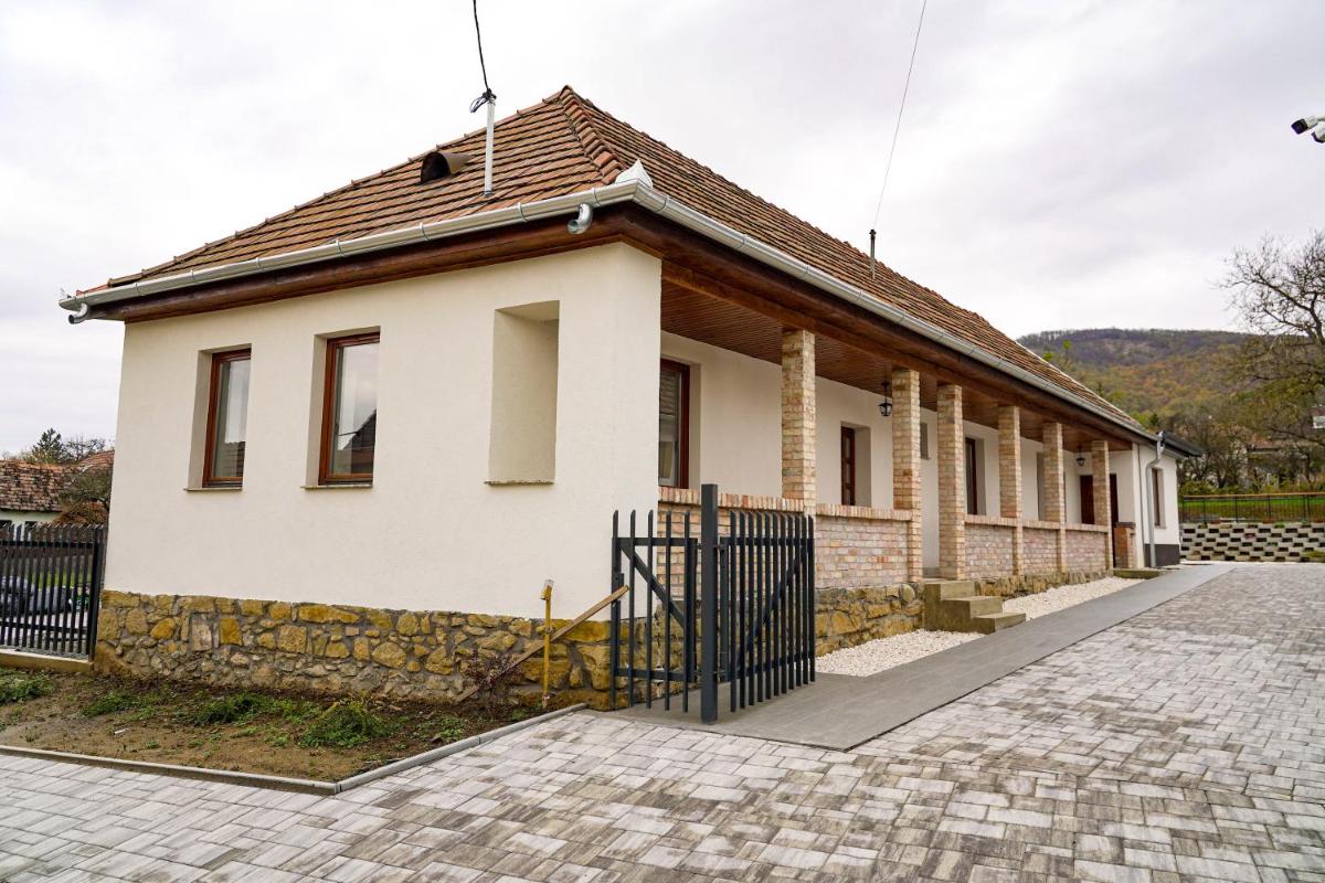 Somos Lux Vendégház - Housity