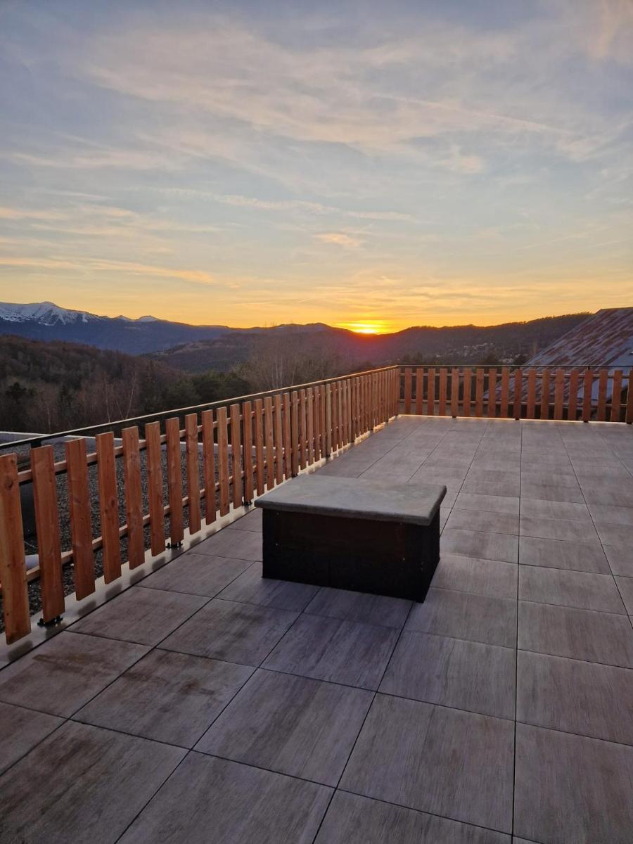 Vue générale sur la montagne ou vue sur la montagne depuis l'hôtel
