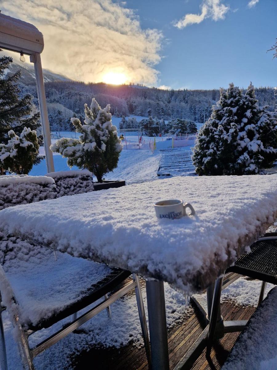 L'établissement Hôtel Espace Montclar en hiver