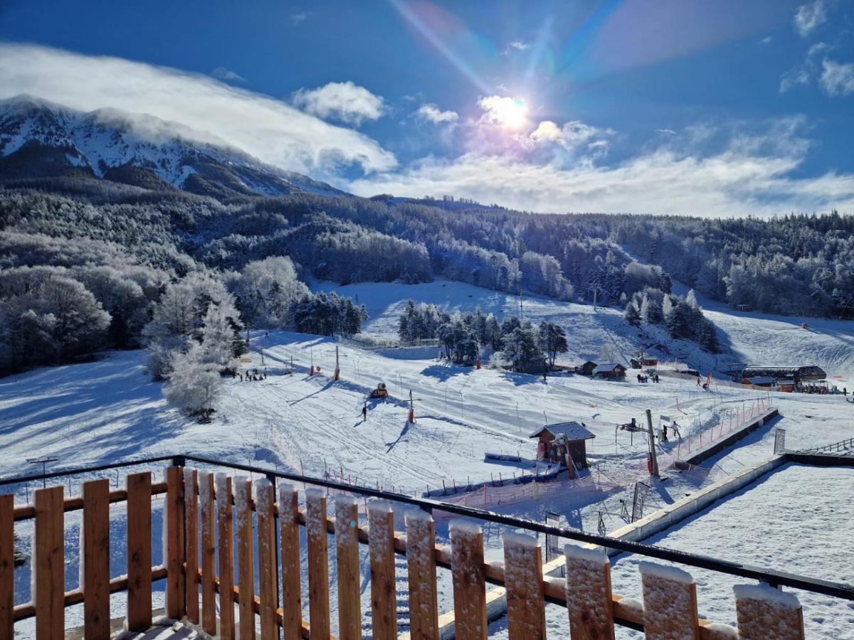 L'établissement Hôtel Espace Montclar en hiver