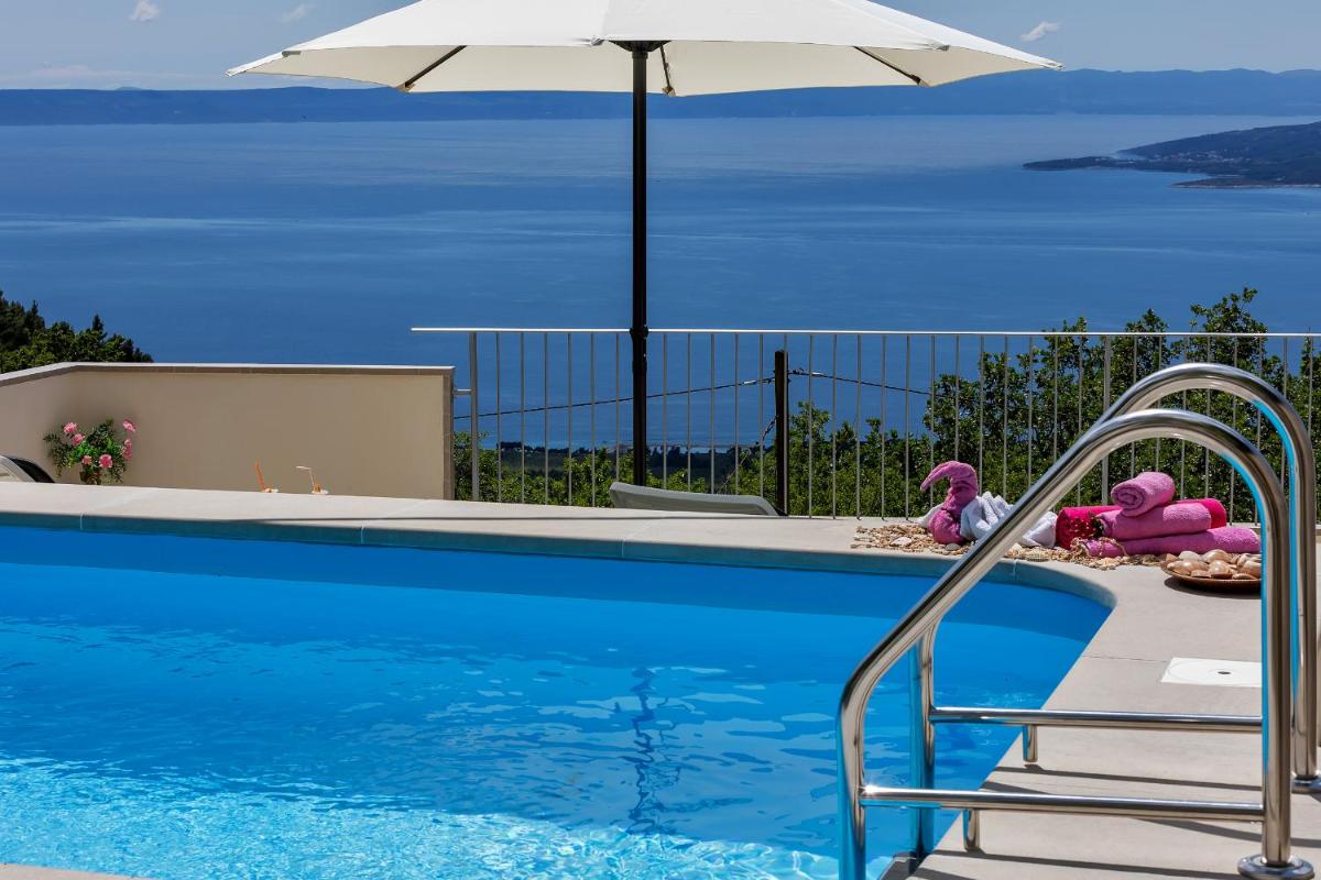 Holiday home Marta with heated pool,grill,sea view - Housity