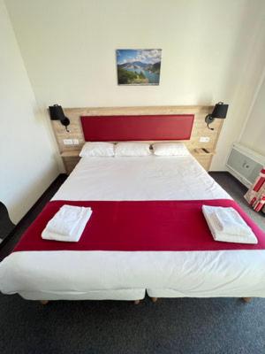 Un ou plusieurs lits dans un hébergement de l'établissement Hôtel Espace Montclar