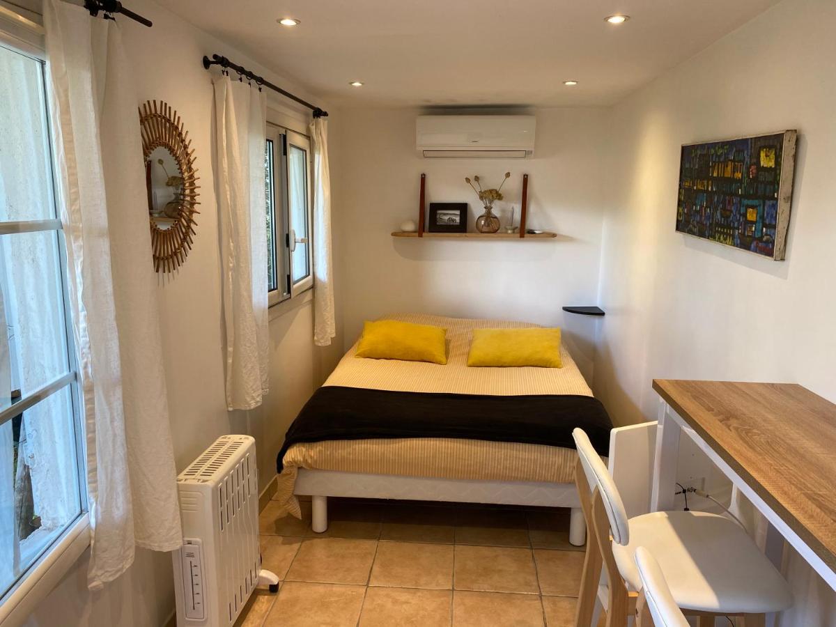 Petite chambre indépendante avec sdb, clim et parking privé - Housity