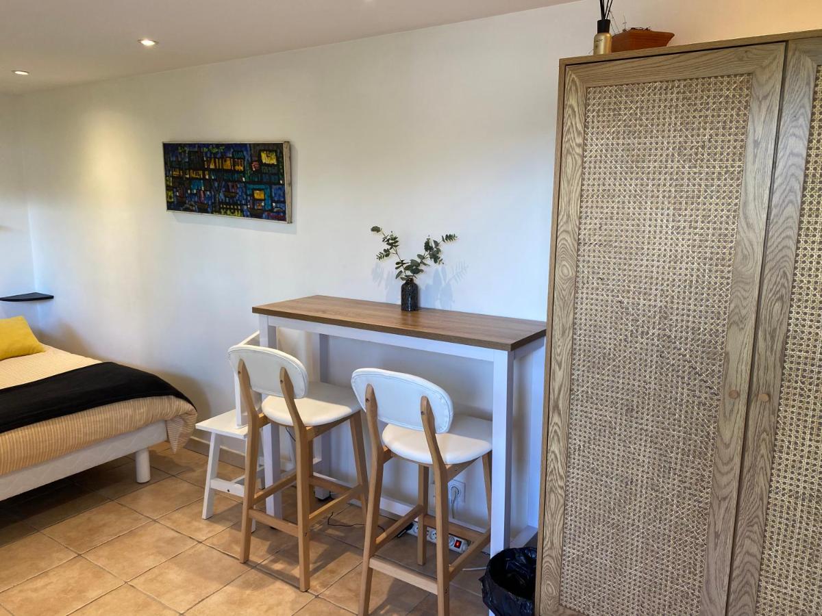 Petite chambre indépendante avec sdb, clim et parking privé - Housity