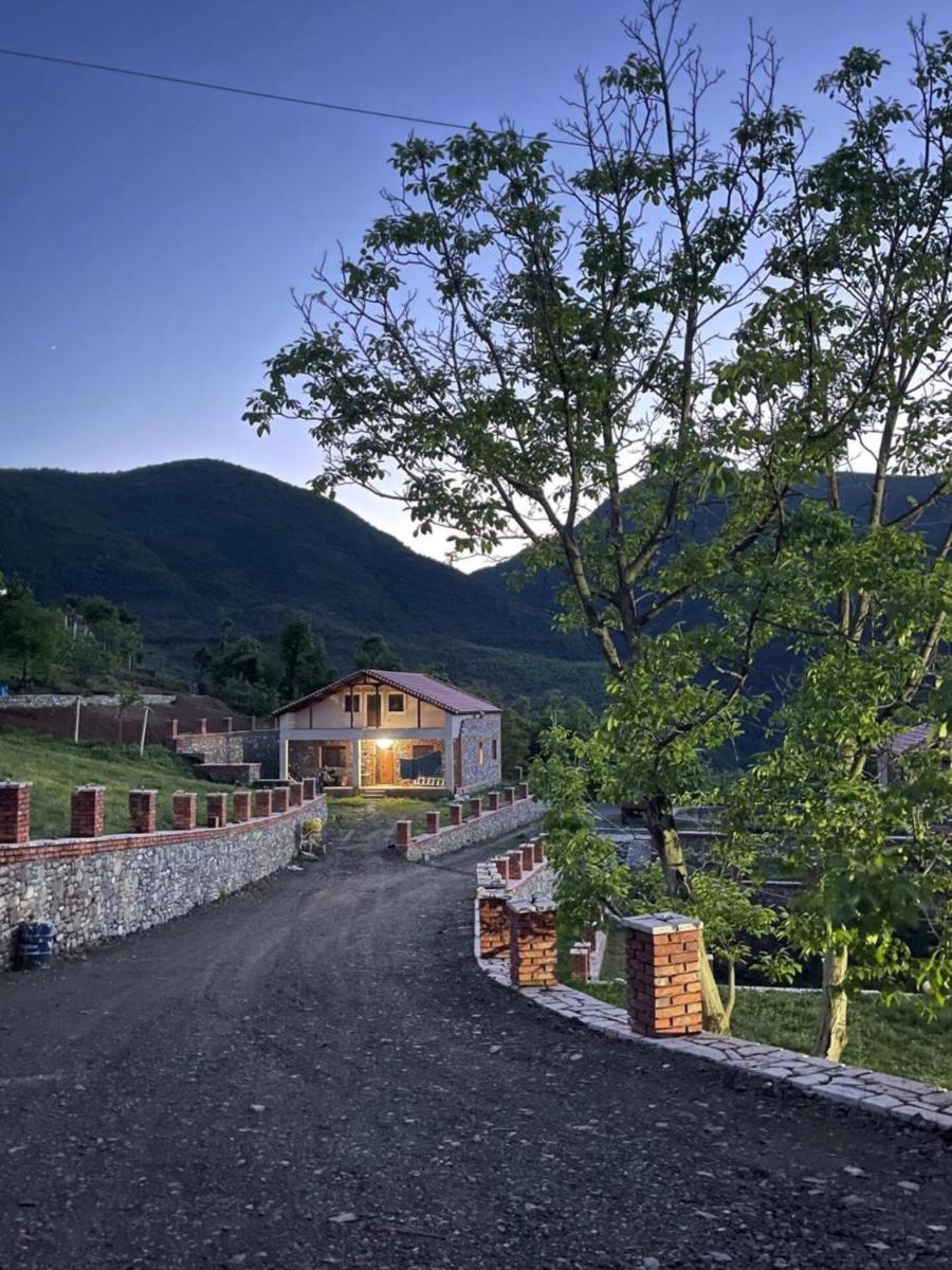 Nia's Farm - Housity