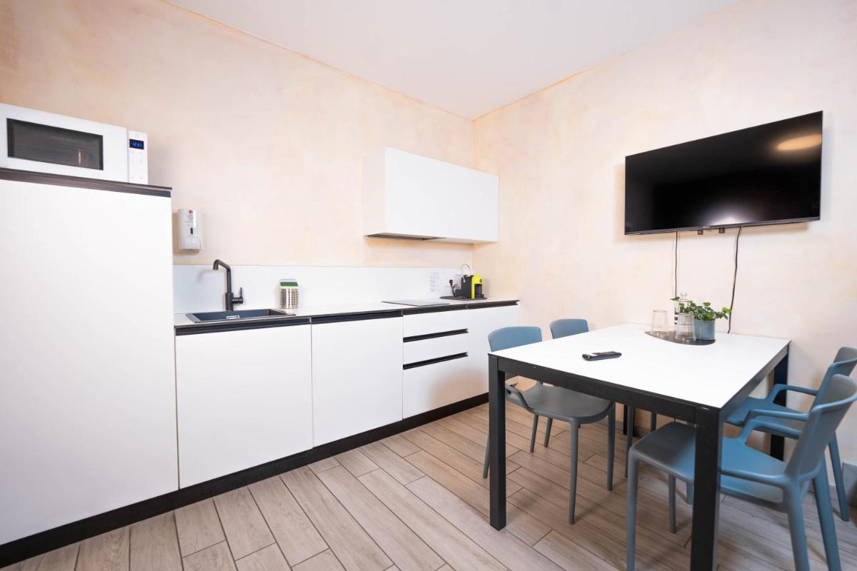 CityU - Grazioli 27 Trento Centro con parcheggio privato gratuito - Housity