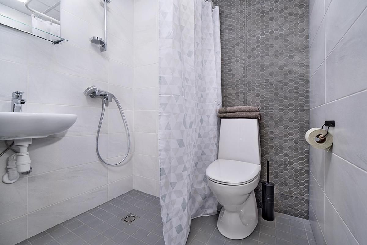 Laki 24 Apartments by EasyRentals - Hizvo