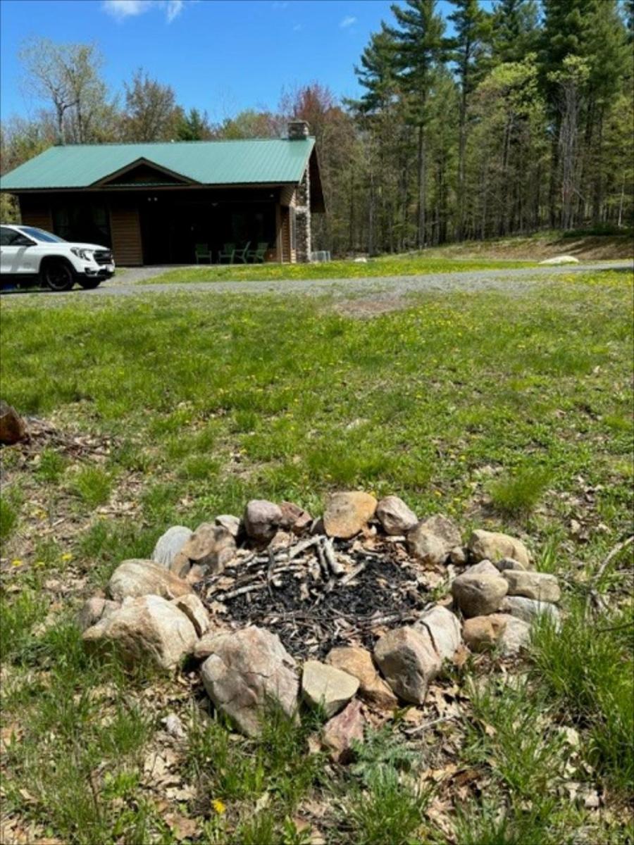 An Adirondack Getaway - Housity