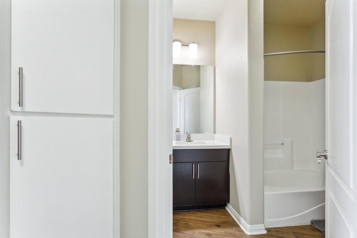 Suitetrails - Modern 2bedroom Apartment with Pool