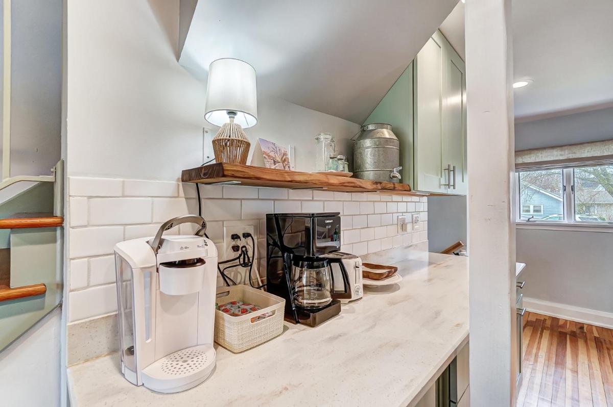 The Meeker House (Charming 3/4 Bedroom Home) - Housity