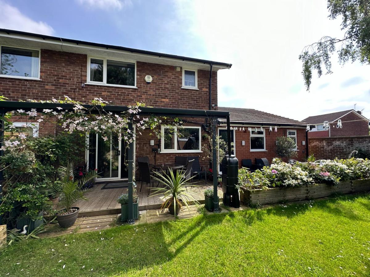 sark house Apartment Chorlton manchester - Hizvo