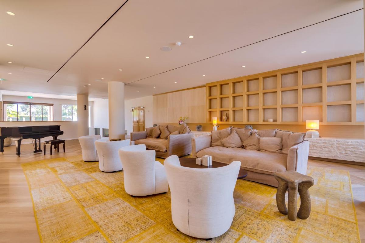 Uma área de estar em Falésia Hotel - Adults Only
