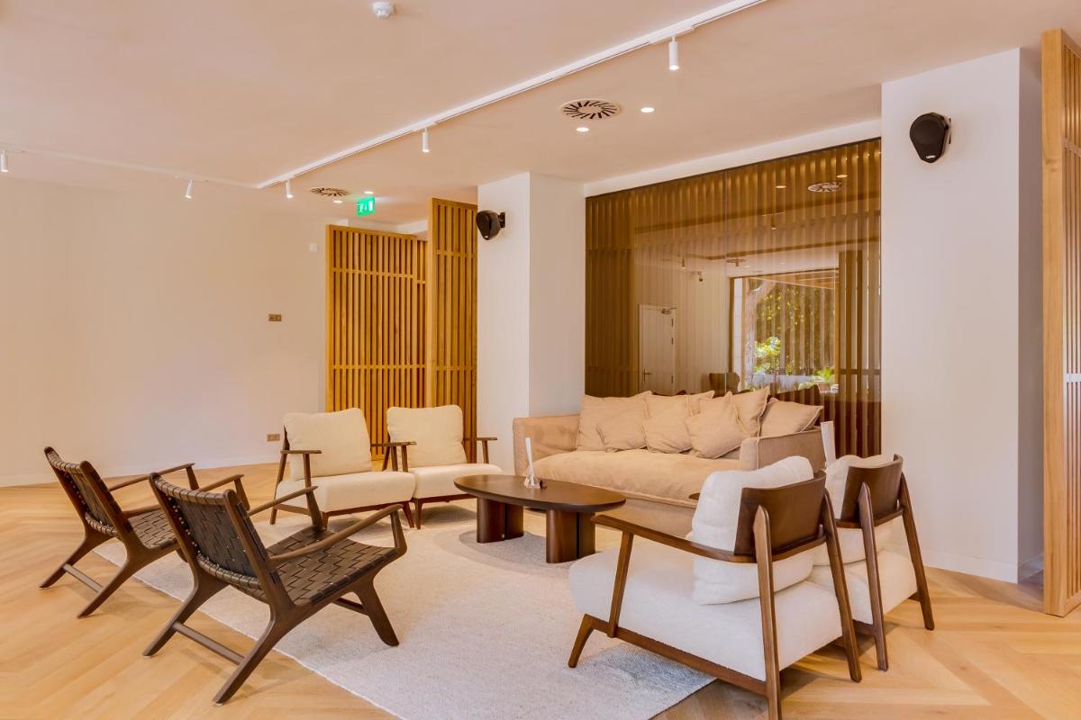 Uma área de estar em Falésia Hotel - Adults Only