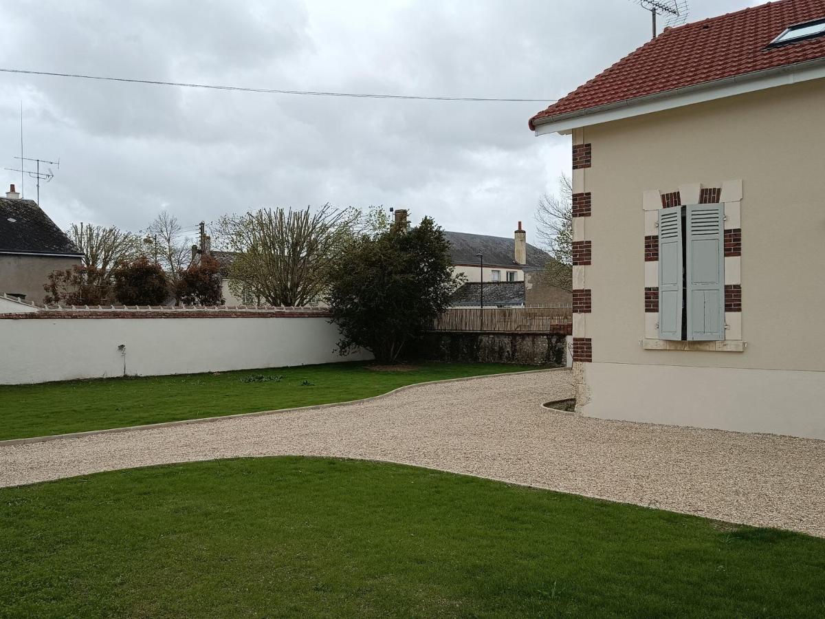 Gîte Familial avec Jardin Clôturé, Proche d'Orléans, Idéal pour Séjours entre Amis ou Collègues - FR-1-590-255 - Housity