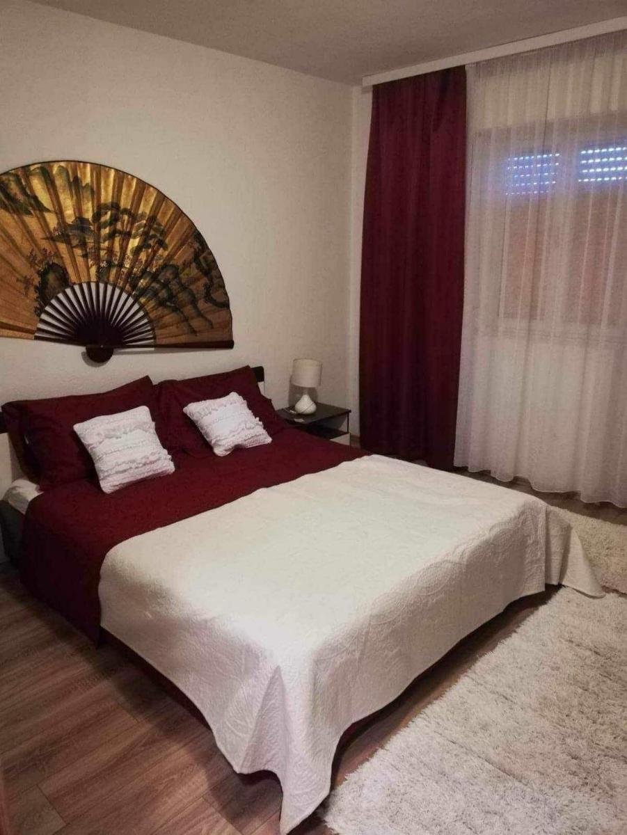 Apartments by the sea Kastel Luksic, Kastela - 22941 - Housity