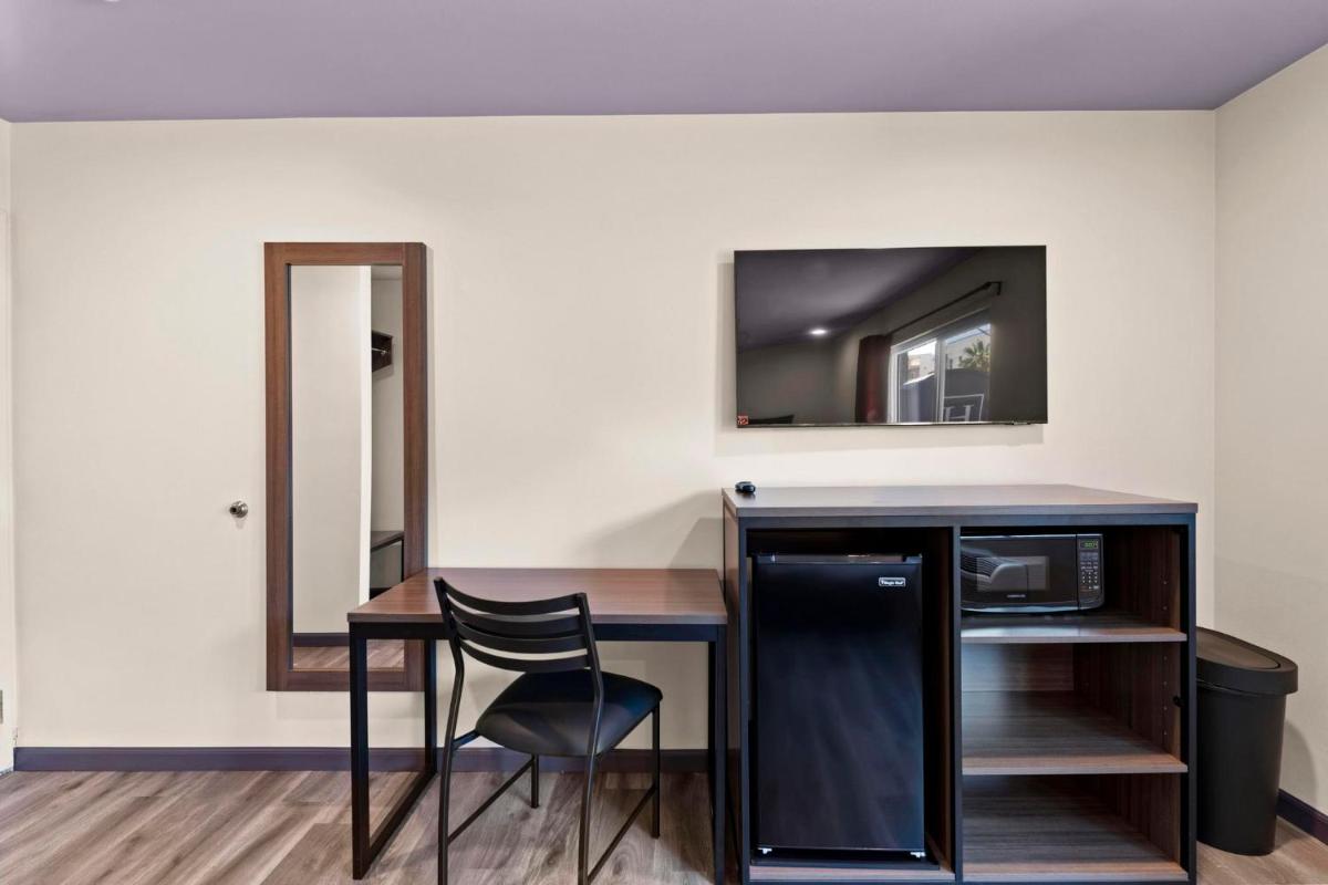 Hyland Inn Long Beach - Housity