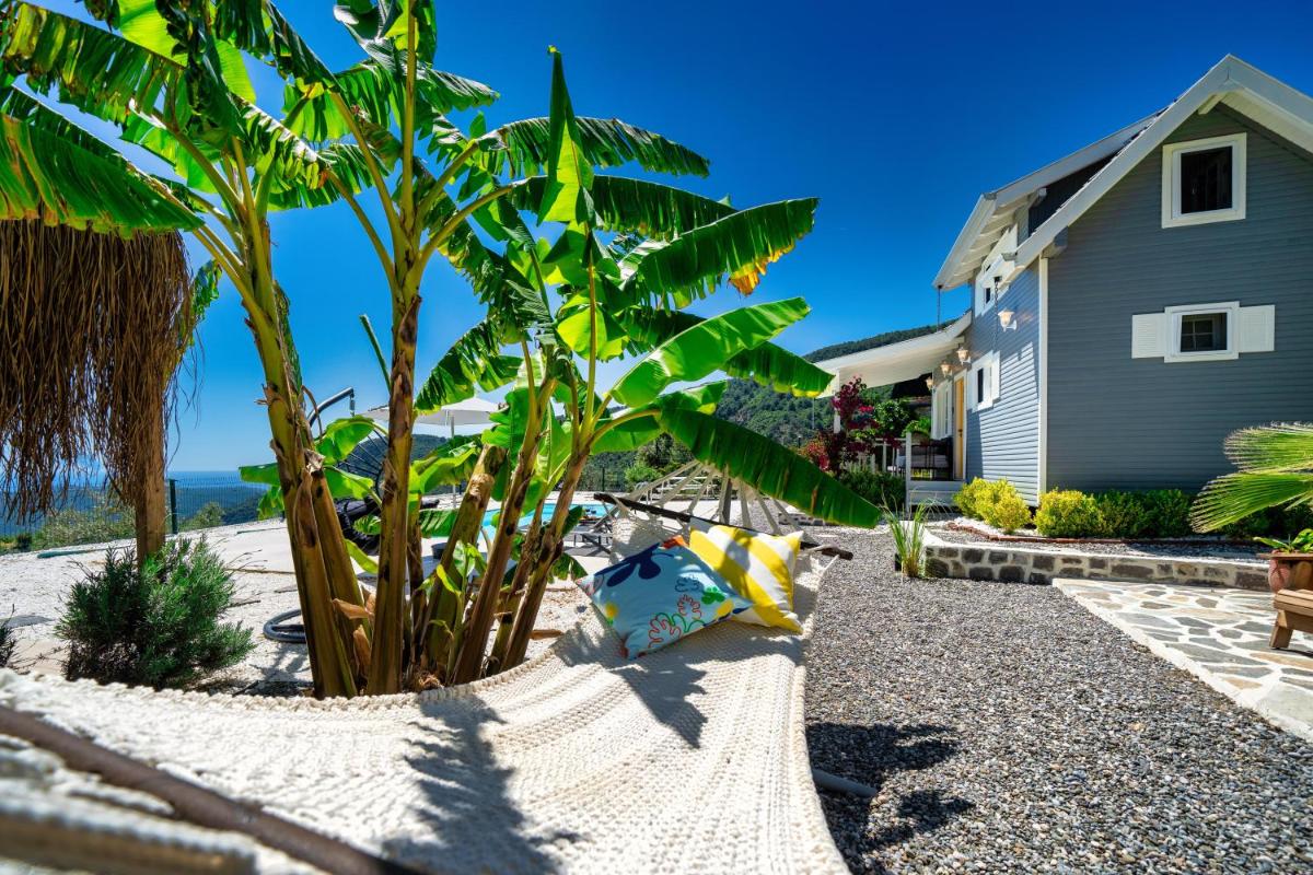 The Box House & Charming Private Tiny House & Pool - Housity
