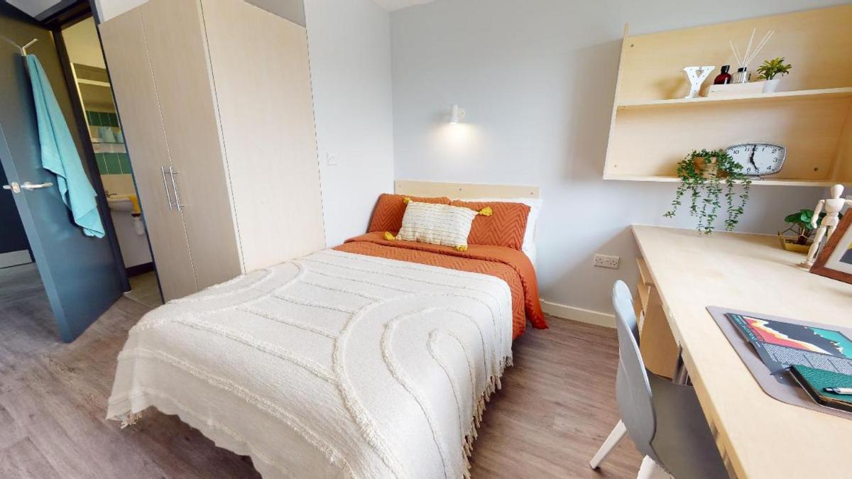Suitetrails - Private Ensuite in Stylish Apartment at Pavilions