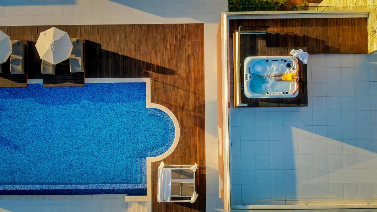 Love Bridge Seaview Villas - Housity