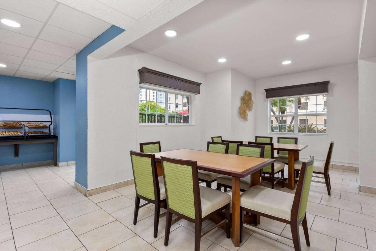 Baymont by Wyndham Orlando-International Dr-Universal Blvd - Housity