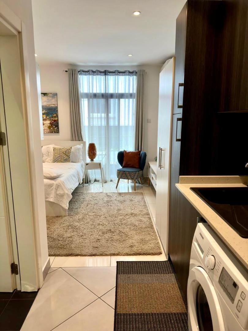 A007 Embassy Gardens Studio Apartm - Housity