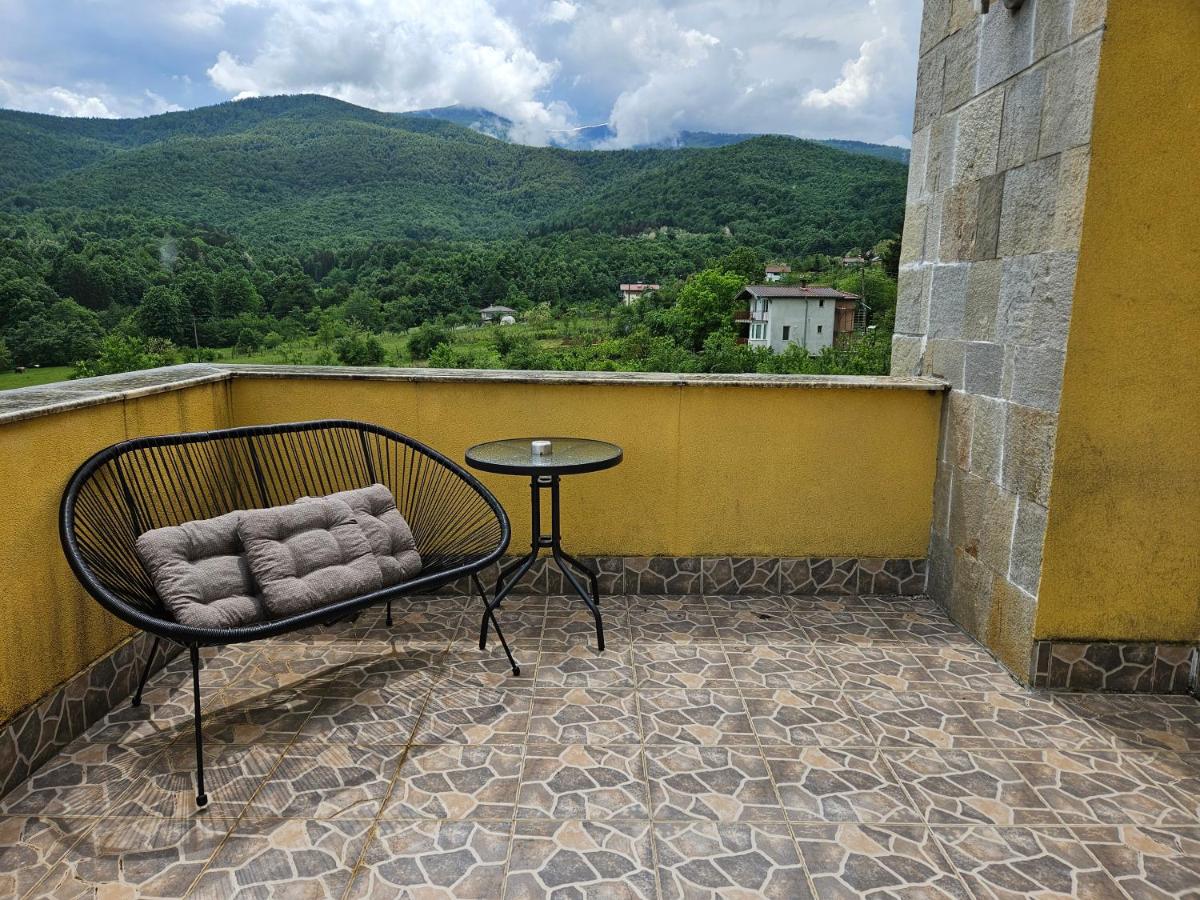 Family Hotel Komhotel - Housity