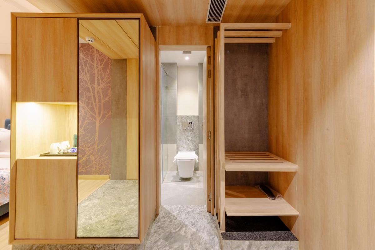 Signature Hotel - Housity