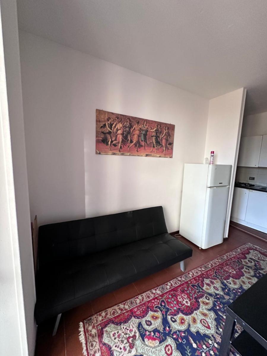 Via Rose (dietro Freccia Rossa) - Housity