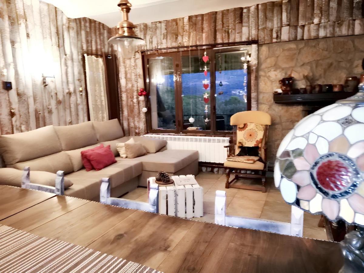 3 bedrooms house with lake view enclosed garden and wifi at Llimiana - Housity