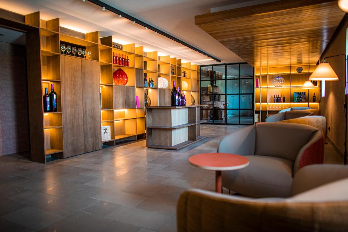 Hotel Raíz - Housity