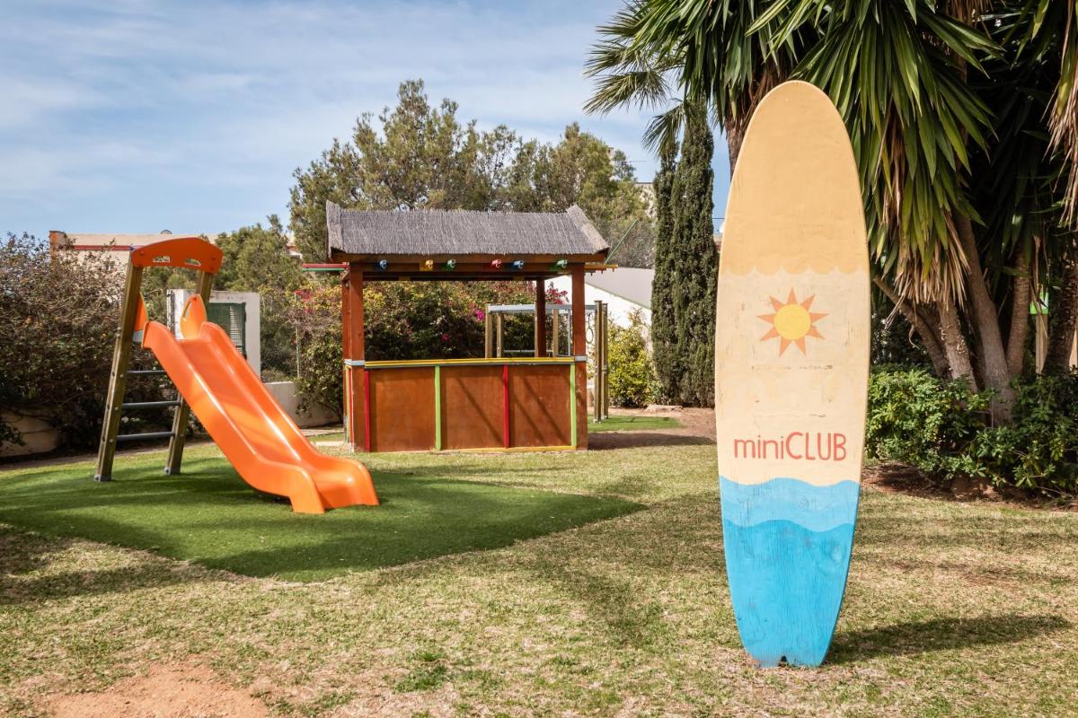 Zona de juegos infantil en Apartamentos Vistasol