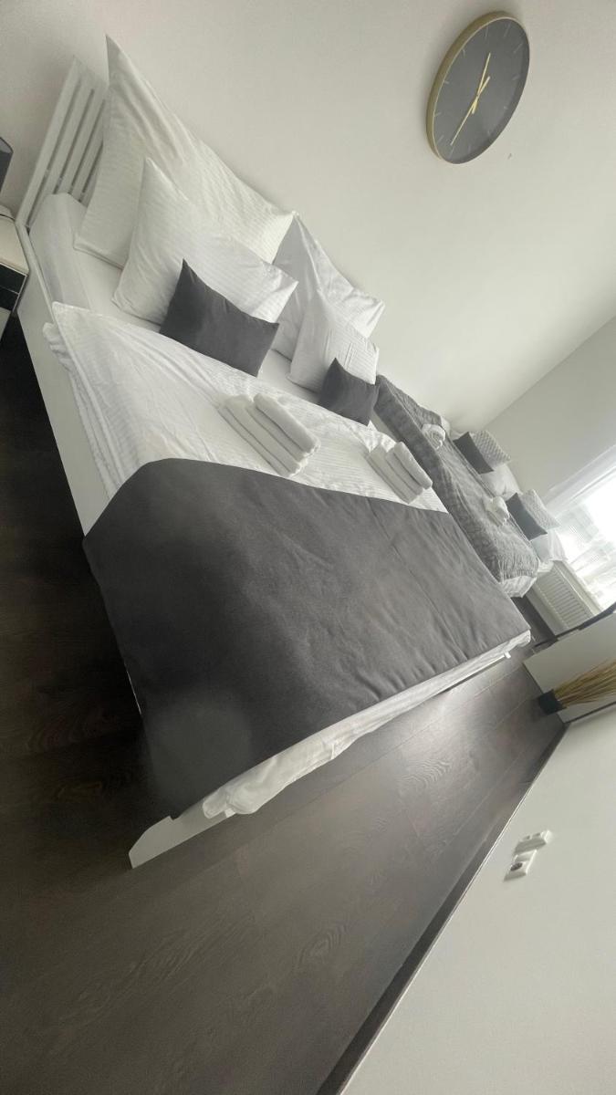 BNB New Beautiful Apartment in the Center of Ostrava with option Garage Parking - Housity